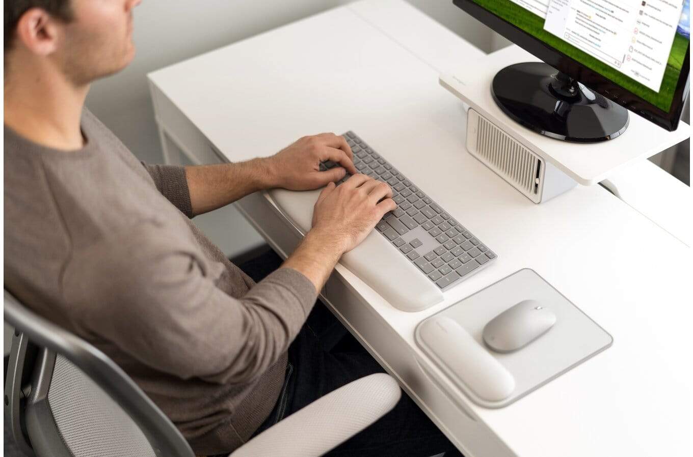 Kensington ErgoSoft Wrist Rest Mouse Pad for Standard Mouse - Image 5