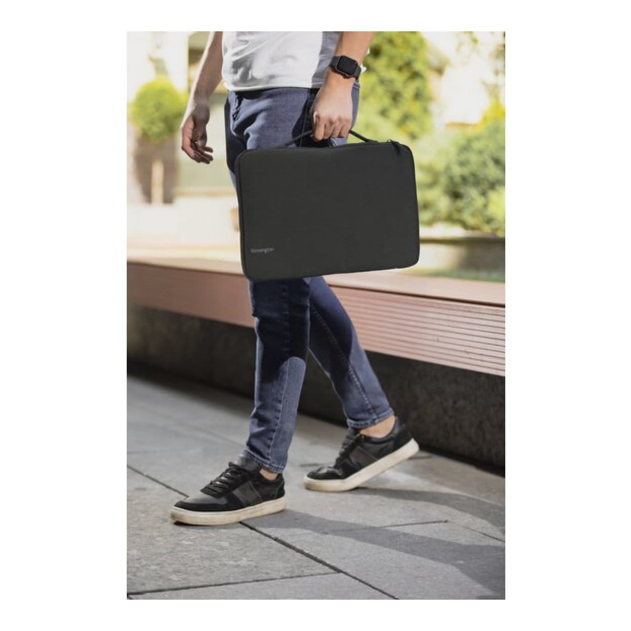 Kensington 14-inch EQ Classic Notebook Sleeve with Handle K60369WW - Image 5